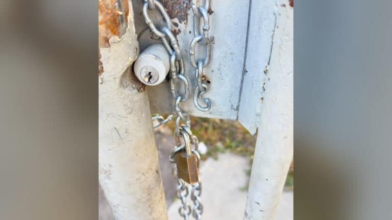 Ladrões arrombam depósito da Escola Estadual Capitão Speridião e furtam panelas e fios elétricos em João Pinheiro