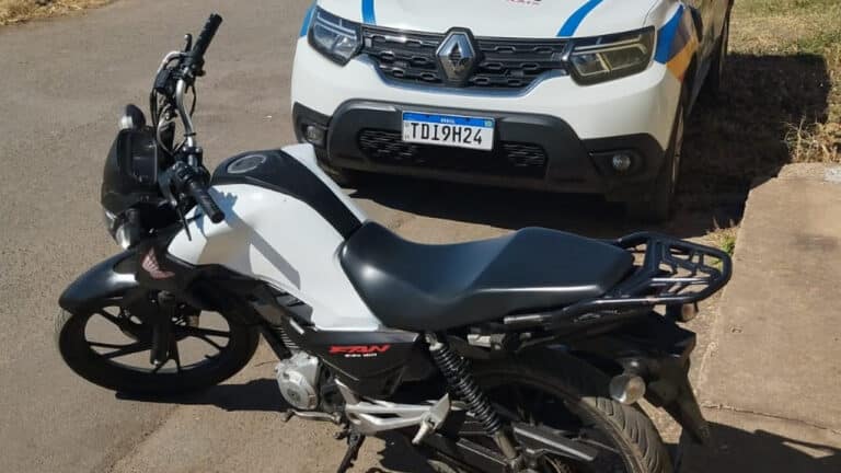 Faltou capricho! Moto roubada é repintada às pressas mas pintura mal feita entrega o crime em João Pinheiro