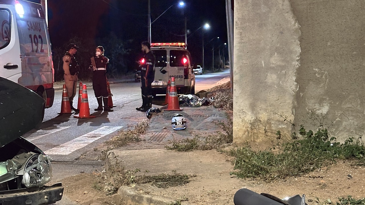 Tragédia na COHAB! Jovem de 18 anos morre após moto em alta velocidade bater de frente com carro em João Pinheiro