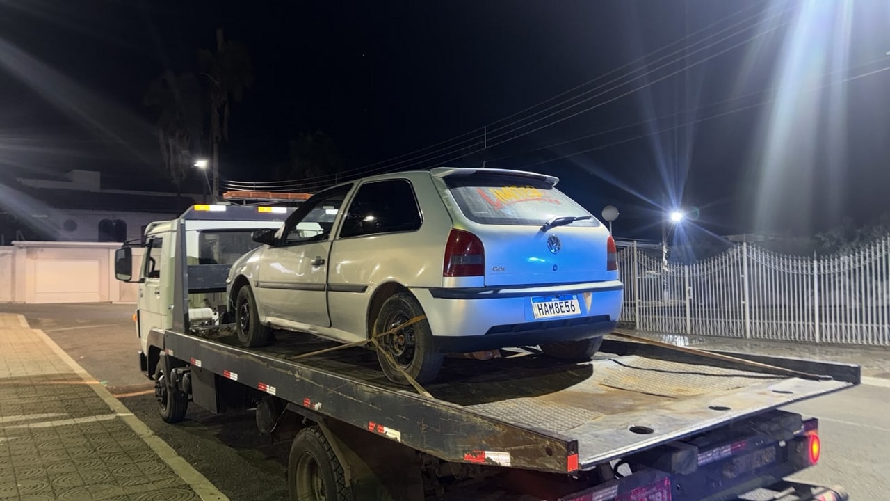 Cutucou onça com vara curta! Motorista provoca a Polícia com som alto na praça e acaba preso em João Pinheiro