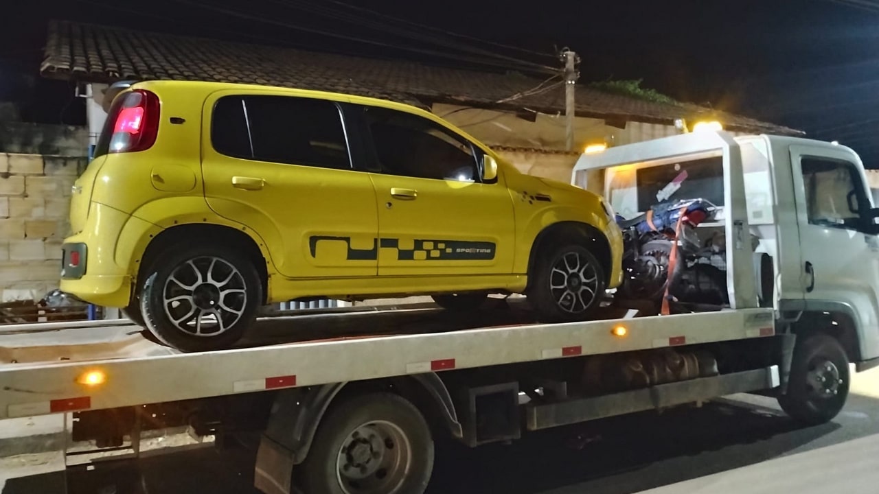 Carro aberto parado em frente a oficina em horário estranho chama atenção da PM e revela roubo em João Pinheiro