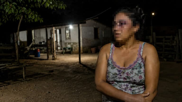 Empresário ciumento sequestra esposa em sítio, atira dentro de caminhonete e ameaça matá-la em rio em João Pinheiro