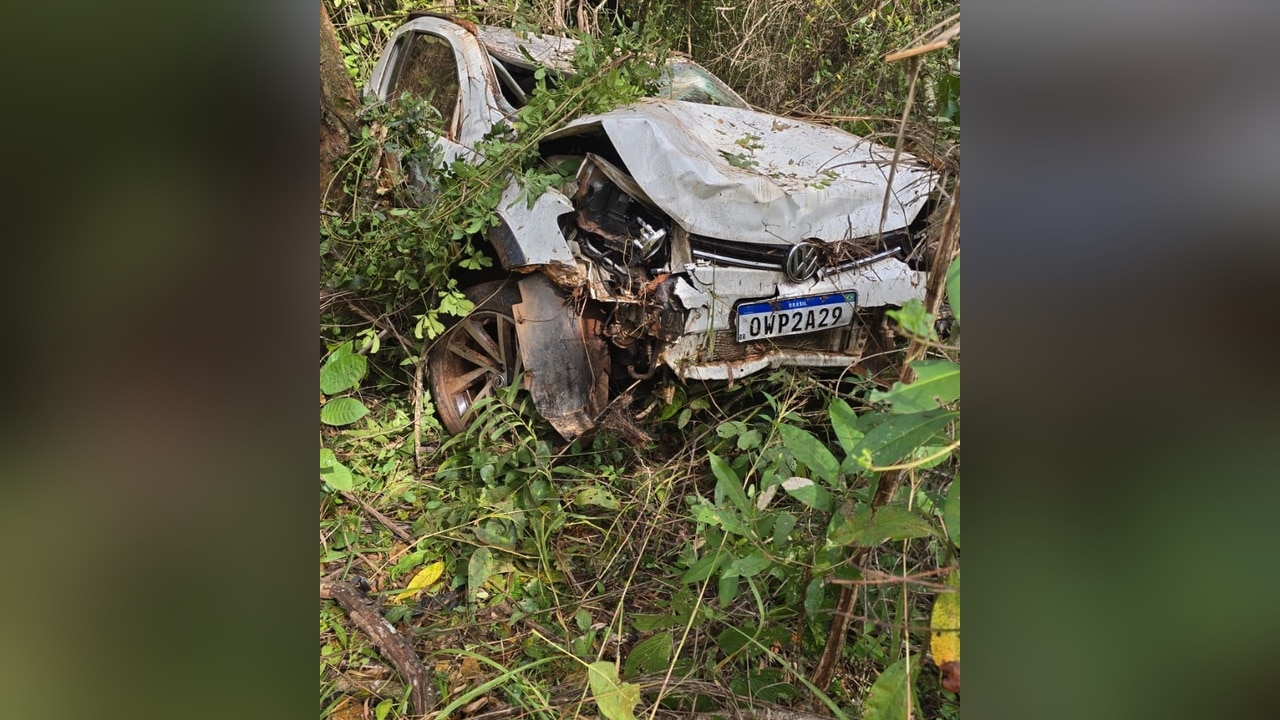 Um milagre! Motorista de 30 anos sobrevive após carro despencar ribanceira de quase 200 metros na MGC-354