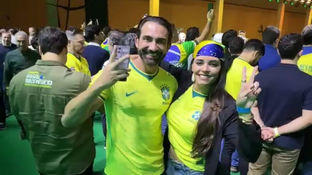 Pinheirense, Lúcio Flávio, marca presença na convenção que oficializou Flávio à Presidência da República