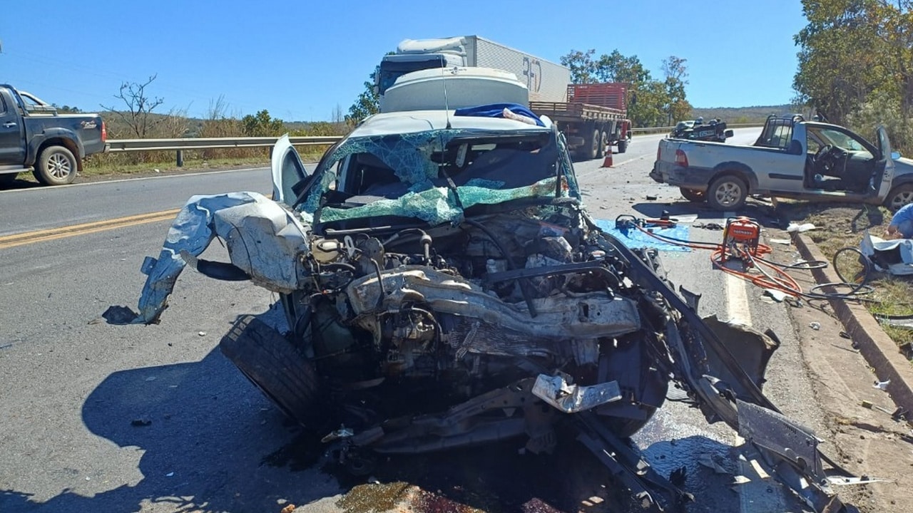 Tragédia! Filhos morrem e pais ficam gravemente feridos após acidente na BR-040 em São Gonçalo do Abaeté