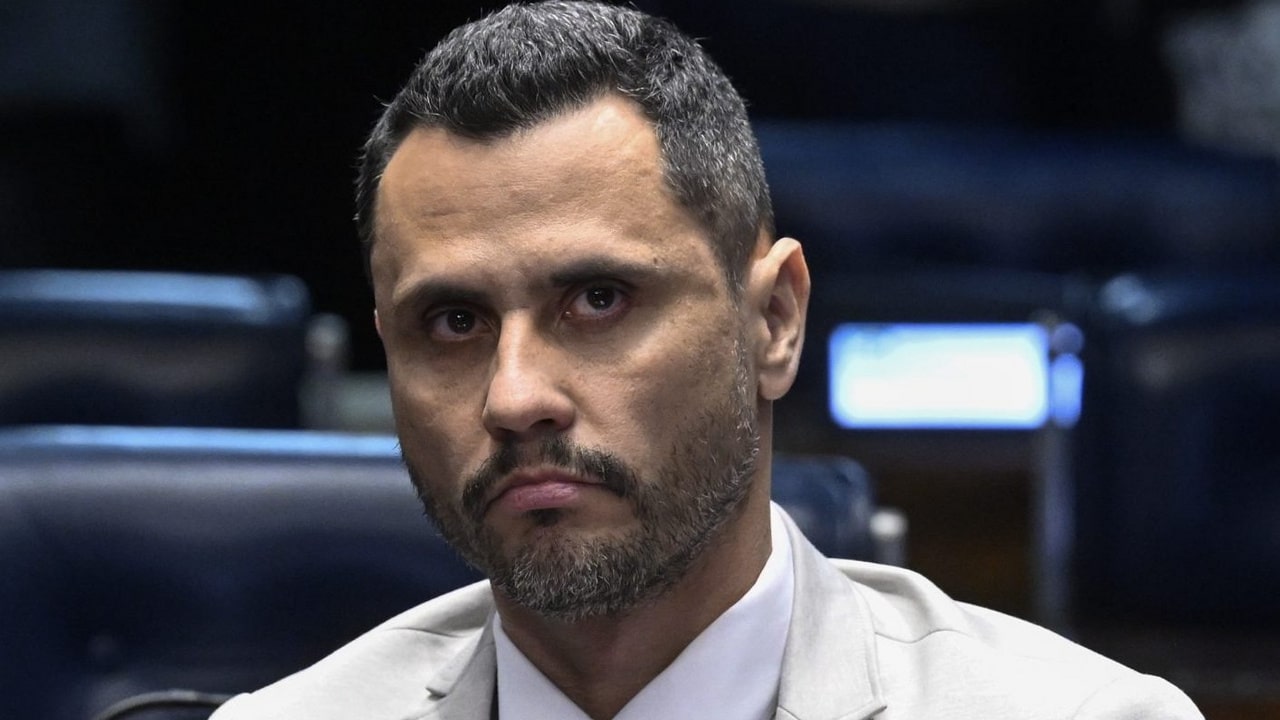 Apunhalado? Cleitinho grava vídeo confirmando disputa e, horas depois, partido anuncia que ele não é candidato