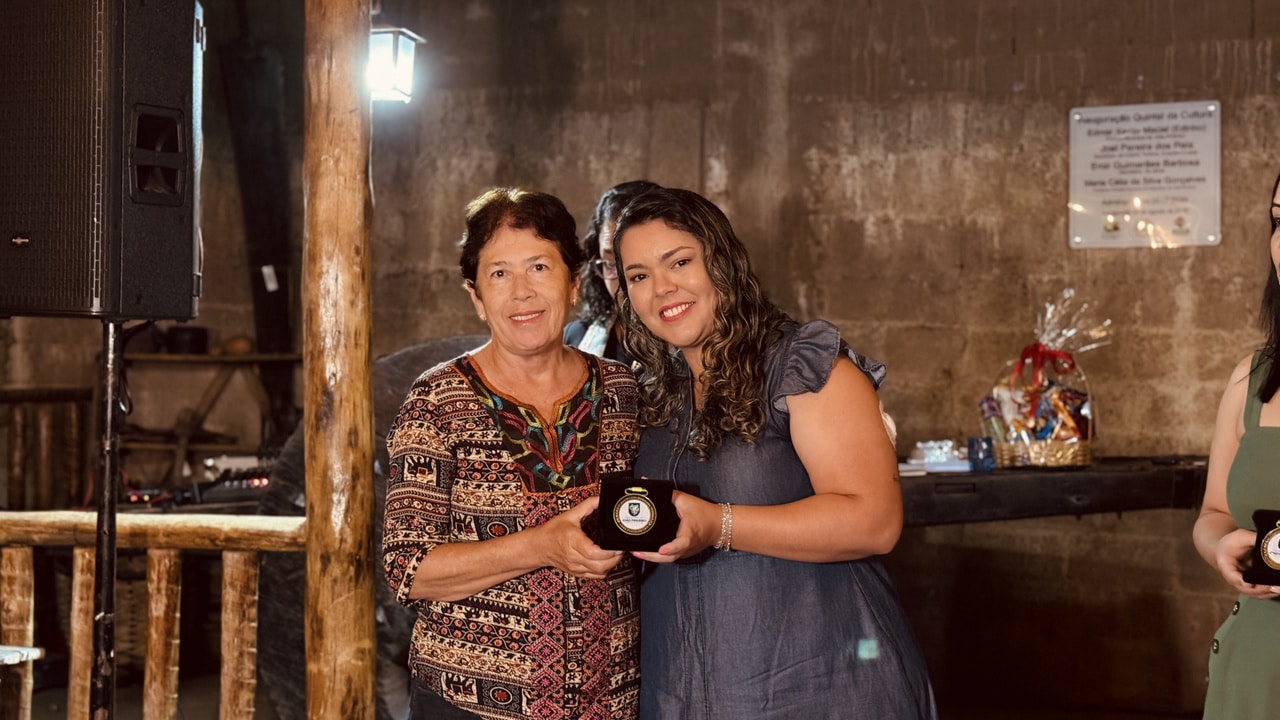Uma vida inteira servindo! Servidores aposentados da Prefeitura recebem medalhas e homenagem em João Pinheiro