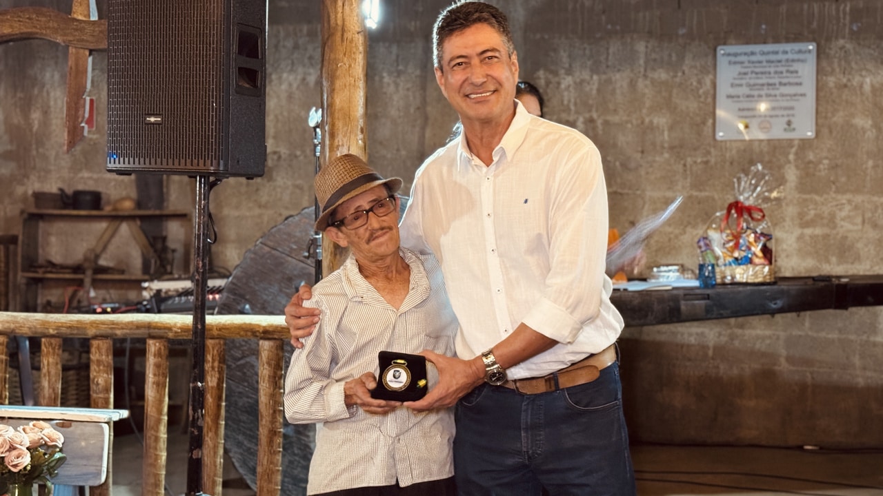 Uma vida inteira servindo! Servidores aposentados da Prefeitura recebem medalhas e homenagem em João Pinheiro