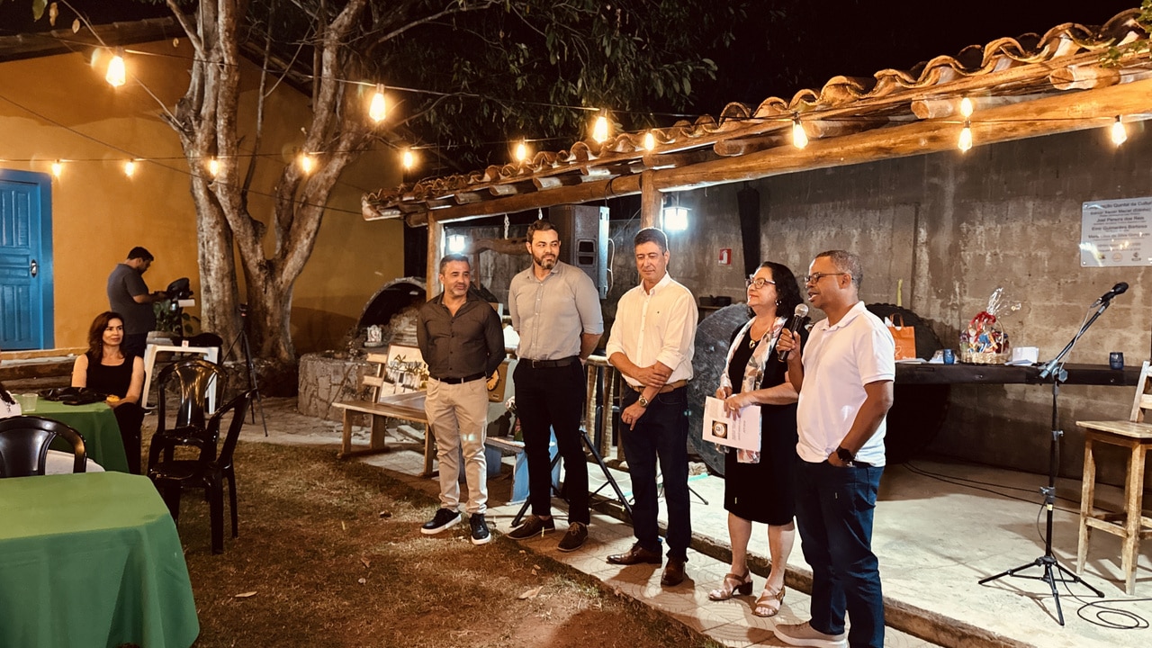 Uma vida inteira servindo! Servidores aposentados da Prefeitura recebem medalhas e homenagem em João Pinheiro