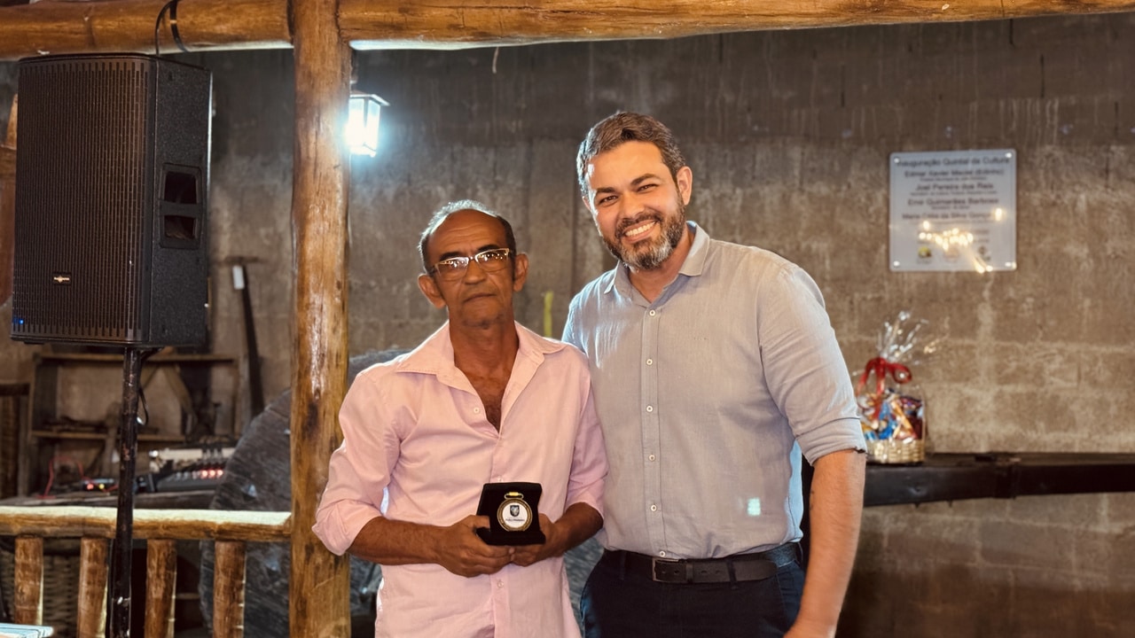 Uma vida inteira servindo! Servidores aposentados da Prefeitura recebem medalhas e homenagem em João Pinheiro