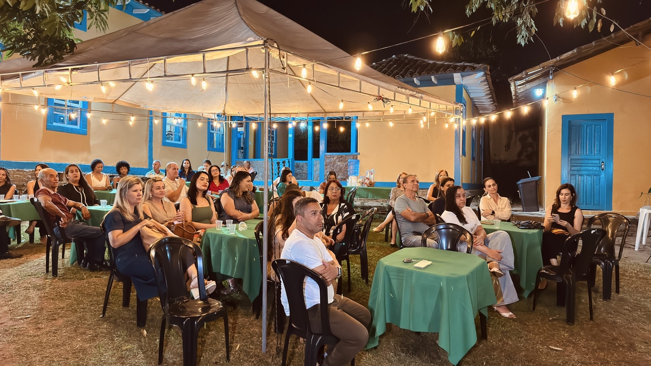 Uma vida inteira servindo! Servidores aposentados da Prefeitura recebem medalhas e homenagem em João Pinheiro