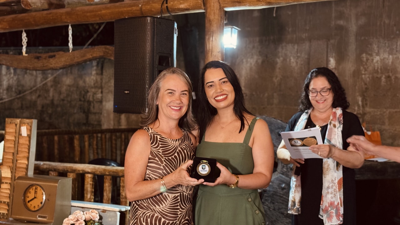Uma vida inteira servindo! Servidores aposentados da Prefeitura recebem medalhas e homenagem em João Pinheiro