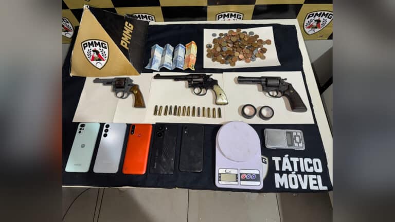 Bandidos que roubaram à mão armada loja em Paracatu são presos após cerco da PM na BR-040 em frente ao Posto Tampinha