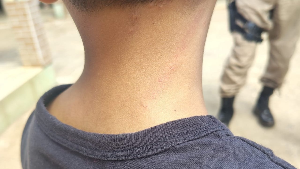Mulher é presa por agredir criança que teria se desentendido com o filho em escola de João Pinheiro