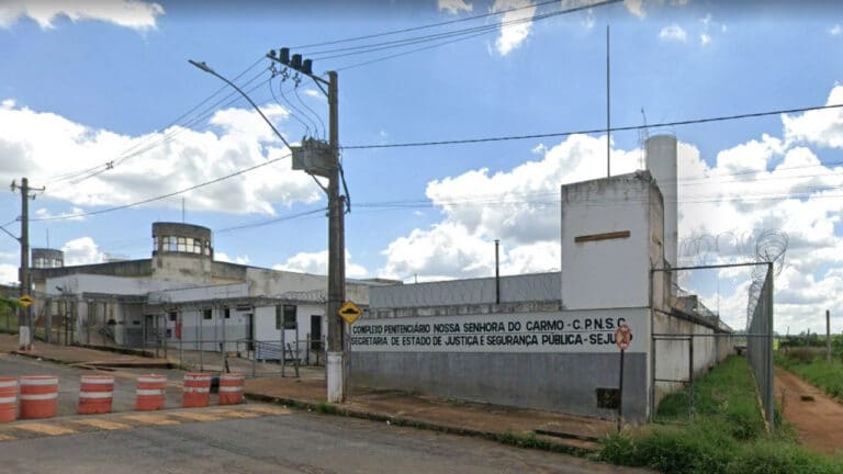 Detento de 30 anos é encontrado morto com bilhete no peito em penitenciária de Carmo do Paranaíba
