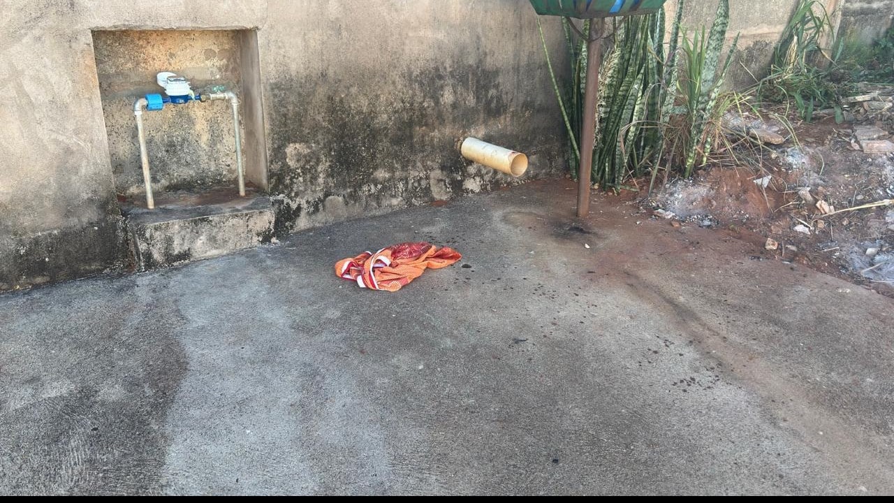 Homem de 54 anos morre após levar duas facadas no peito em Presidente Olegário; suspeito é preso pela Polícia