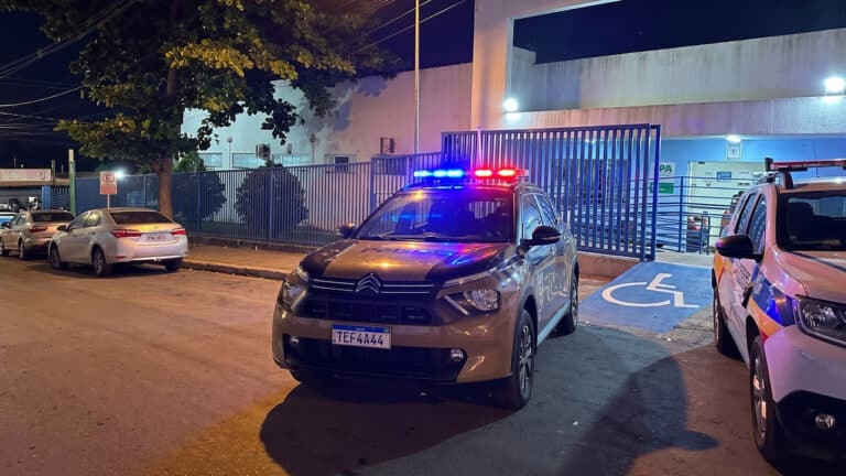 Homem é encontrado desacordado e coberto de sangue dentro de bar no Bairro Água Limpa, em João Pinheiro