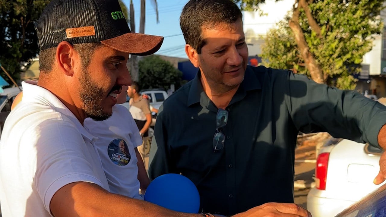 Geraldinho Porto, candidato a deputado estadual de João Pinheiro, realiza primeiro adesivaço da campanha Geraldinho Porto, candidato a deputado estadual de João Pinheiro, realiza primeiro adesivaço da campanha