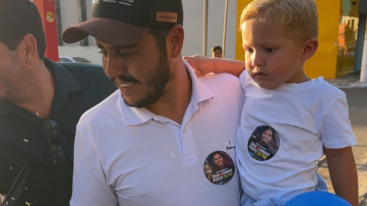 Geraldinho Porto, candidato a deputado estadual de João Pinheiro, realiza primeiro adesivaço da campanha Geraldinho Porto, candidato a deputado estadual de João Pinheiro, realiza primeiro adesivaço da campanha