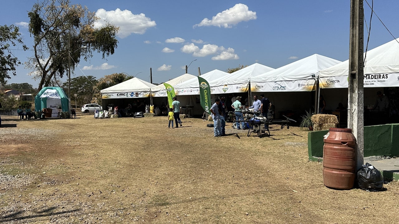 Primeira Feira AGRO realizada por acadêmicos da UniJK leva informação, tecnologia e fortalece setor em João Pinheiro
