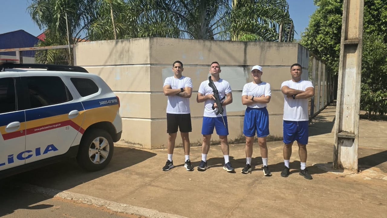 Mais de 10 pontos pichados por facções criminosas são apagados pela Polícia Militar em Brasilândia de Minas