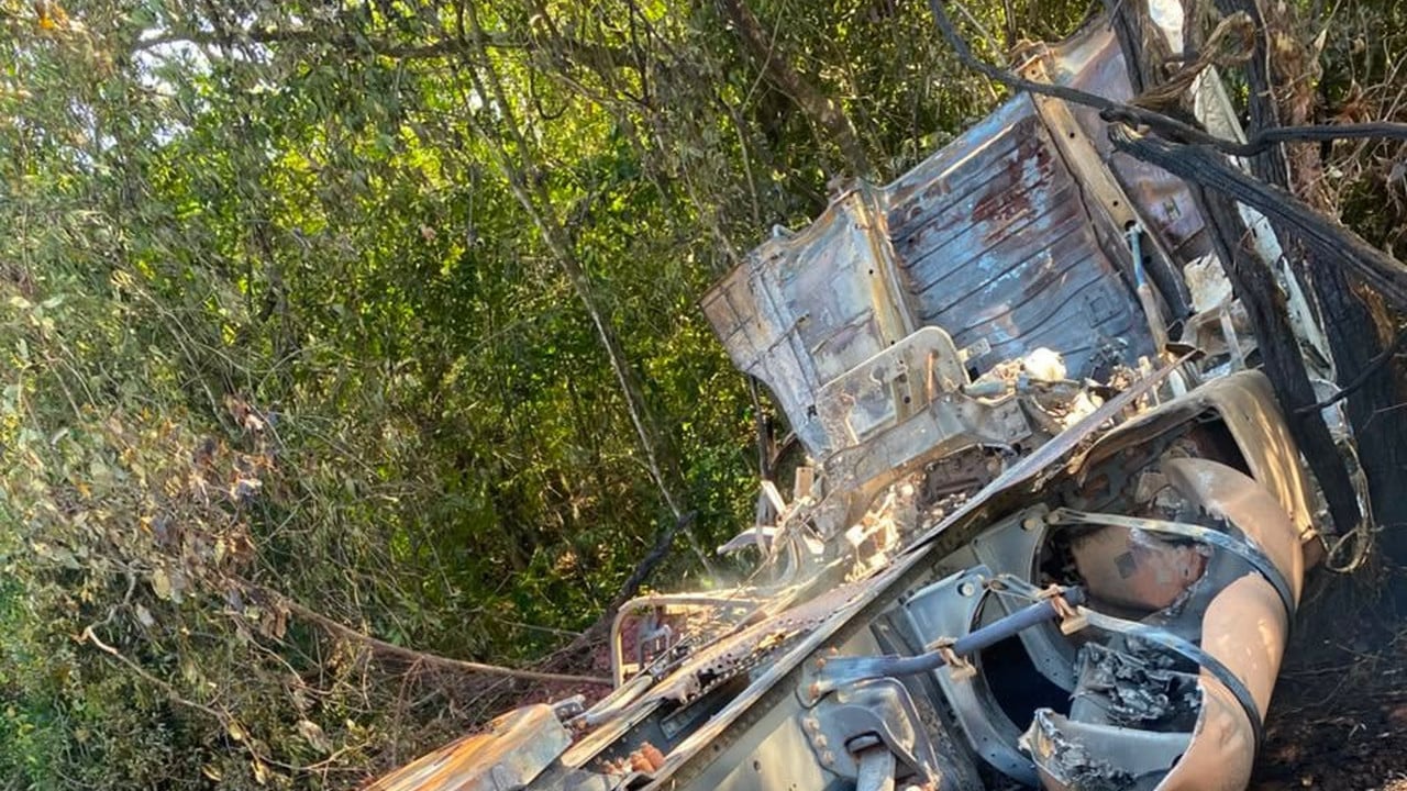 Tragédia: motorista de João Pinheiro é tirado de caminhão em chamas por populares, mas morre perto de Lagamar