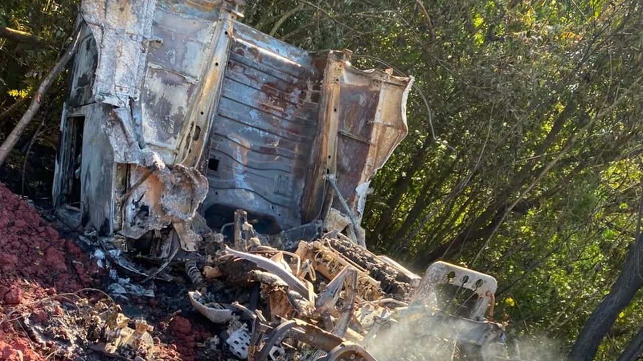 Tragédia: motorista de João Pinheiro é tirado de caminhão em chamas por populares, mas morre perto de Lagamar