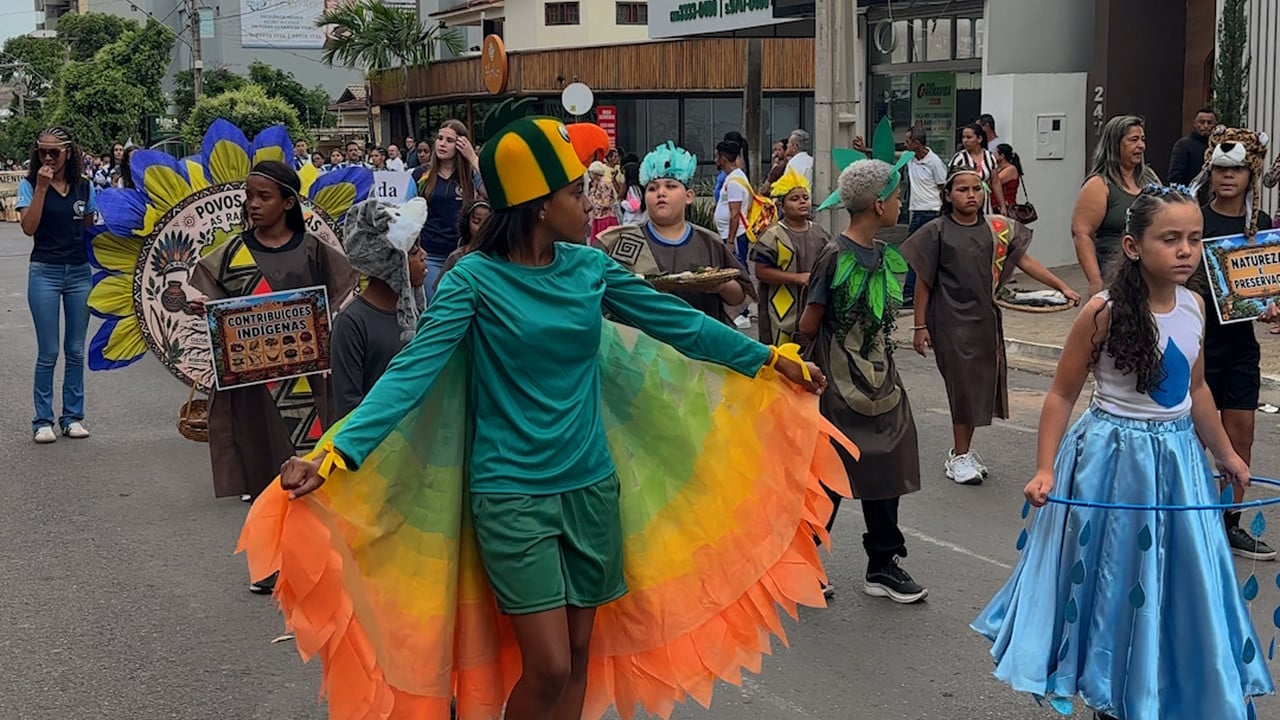Um espetáculo de beleza! Desfile de 7 de Setembro conta a história do Brasil em 14 pelotões em João Pinheiro