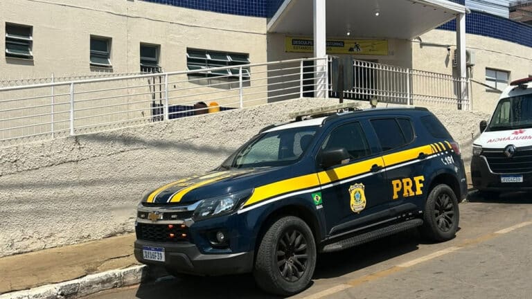Trabalhador sofre duas paradas cardíacas e é salvo por policiais da PRF durante trajeto em Patos de Minas