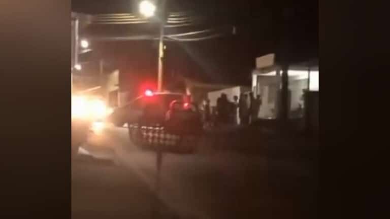 Mulher leva golpe de peixeira na barriga do próprio marido ao tentar separar briga dele com o irmão em João Pinheiro