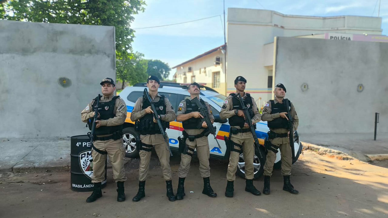 Saiu para o delivery e parou na cadeia! Traficante é preso com maconha, cocaína e arma falsa em Brasilândia de Minas