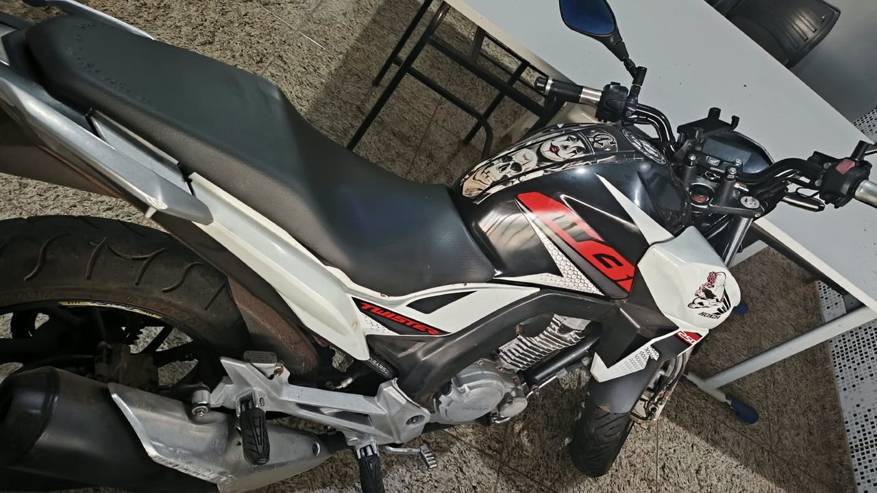 Saiu para o delivery e parou na cadeia! Traficante é preso com maconha, cocaína e arma falsa em Brasilândia de Minas