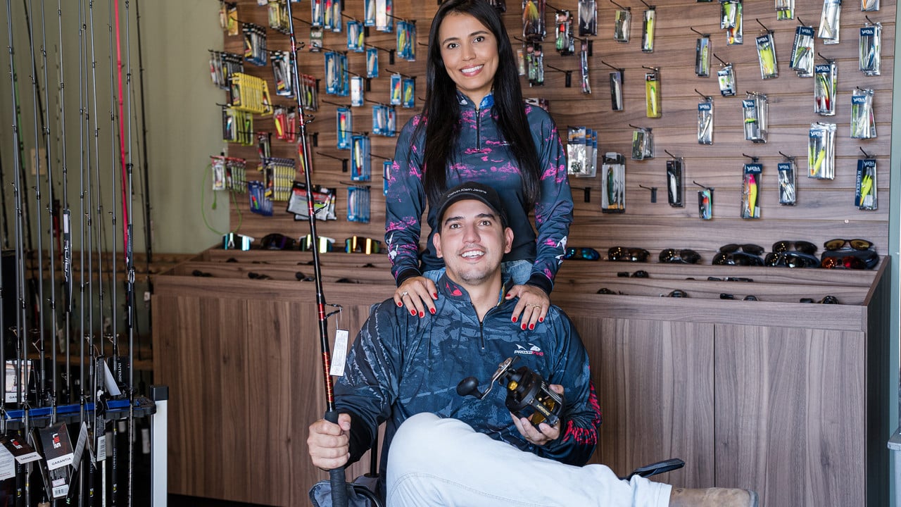 Paixão que virou negócio! Casal de pescadores abre loja em João Pinheiro com equipamentos pelo mesmo preço da internet