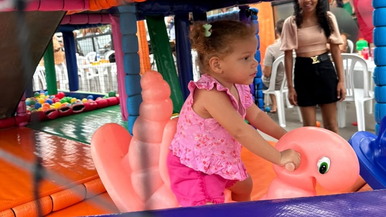 Brinquedos, pula-pula e caminhão dos Bombeiros: Dia das Crianças do Giraffas com o Chiquinho é sucesso em João Pinheiro