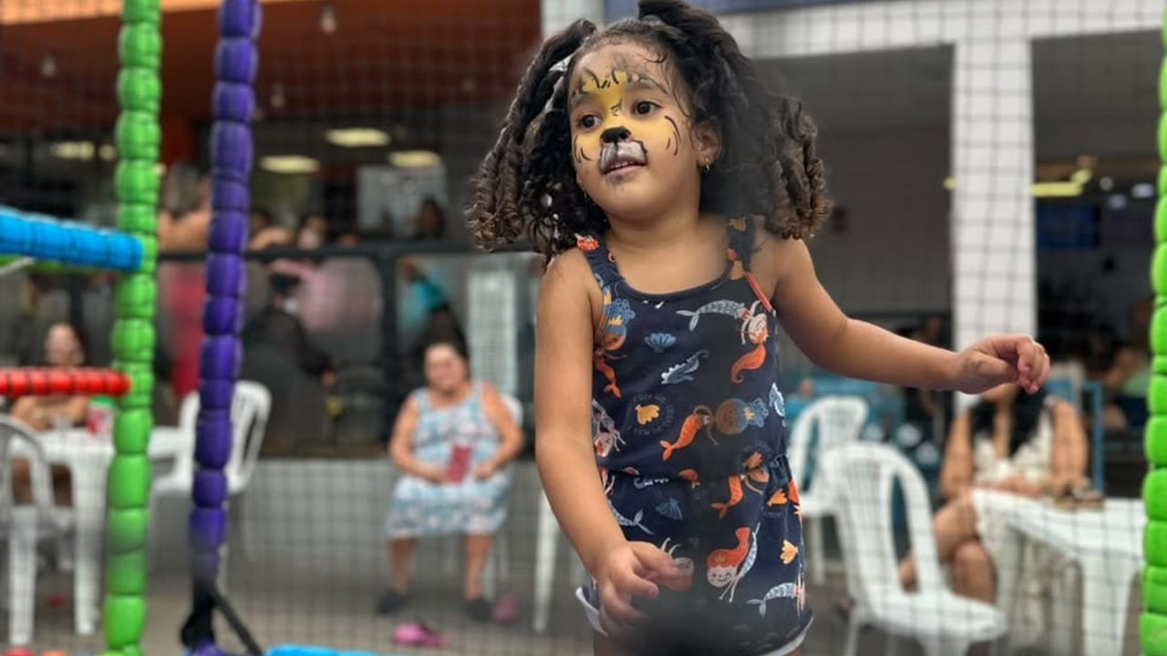 Brinquedos, pula-pula e caminhão dos Bombeiros: Dia das Crianças do Giraffas com o Chiquinho é sucesso em João Pinheiro