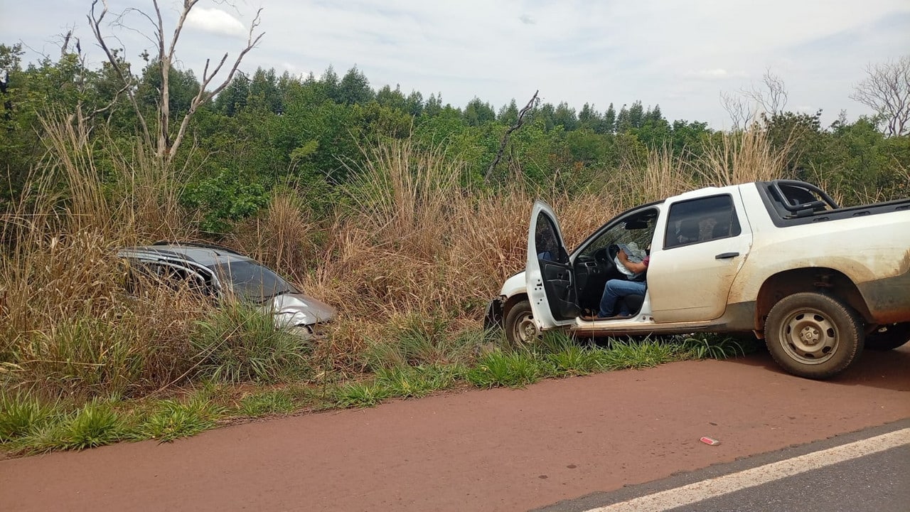 Ultrapassagem malsucedida termina em batida de frente na BR-365, entre o JK e Buritizeiro